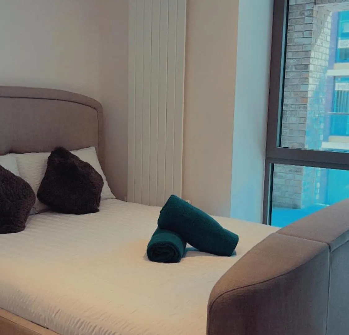Luxe 2 Bedroom And Sofa Bed - Up To 6 Guests London