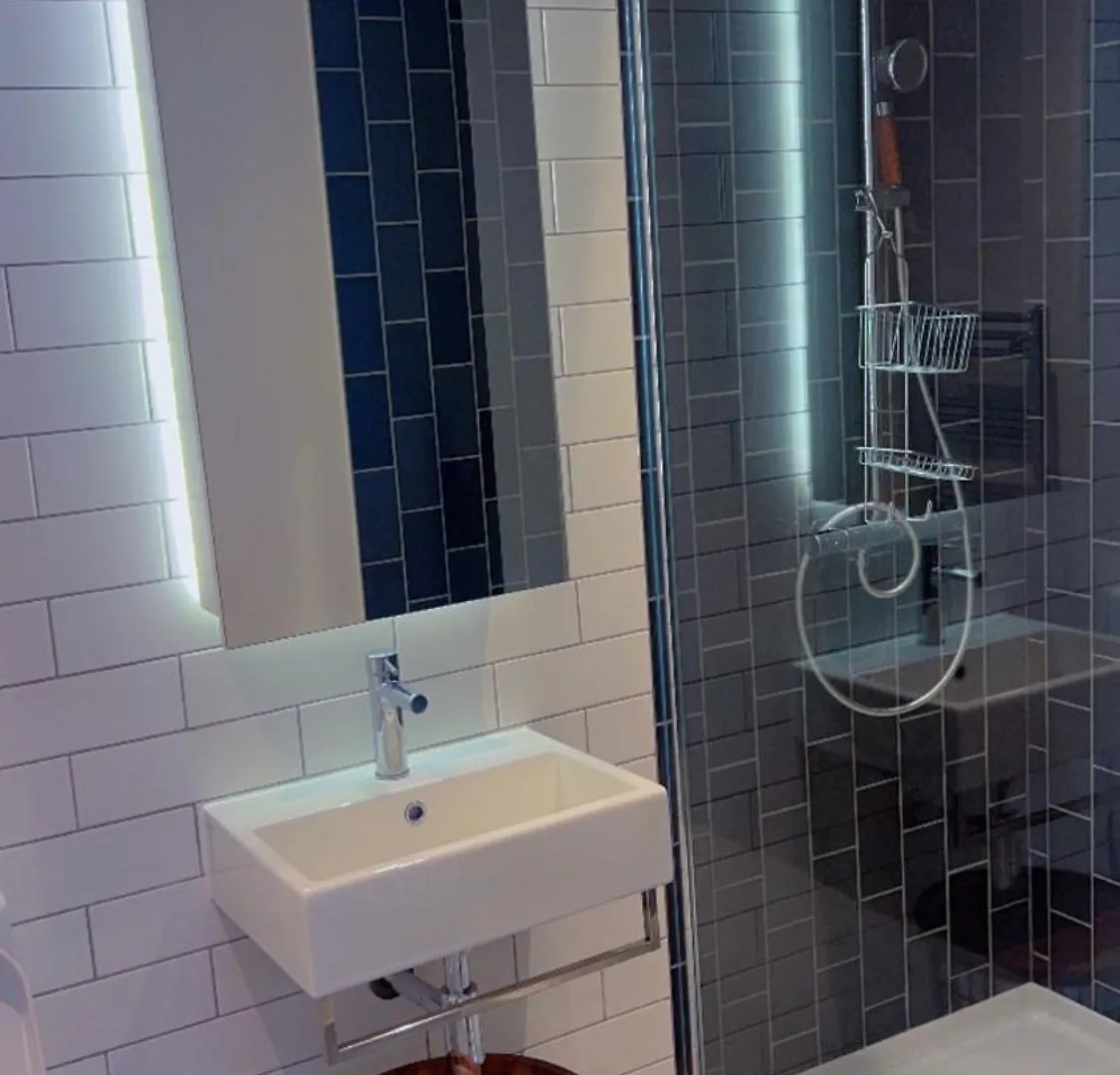 Luxe 2 Bedroom And Sofa Bed - Up To 6 Guests London Apartment