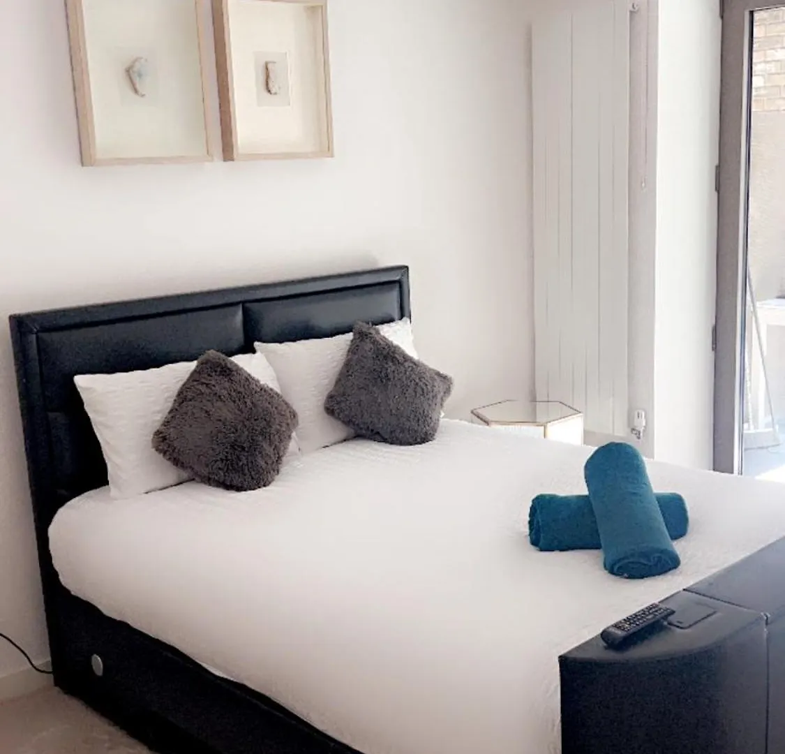 Luxe 2 Bedroom And Sofa Bed - Up To 6 Guests London Apartment