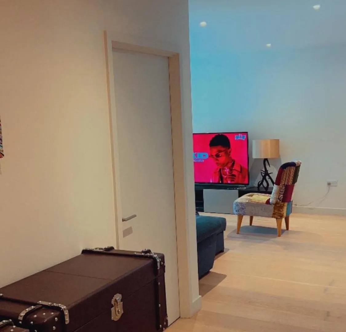 Luxe 2 Bedroom And Sofa Bed - Up To 6 Guests London