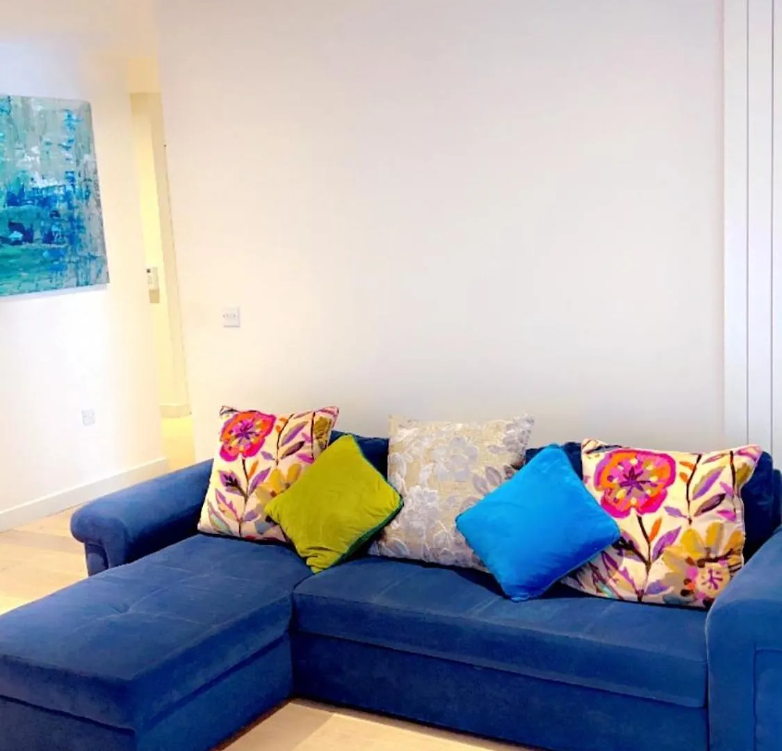 Luxe 2 Bedroom And Sofa Bed - Up To 6 Guests London 0*,  United Kingdom