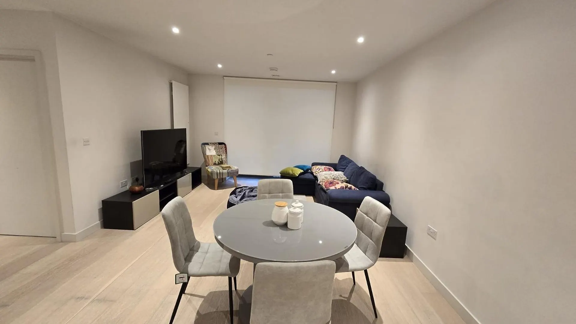 Luxe 2 Bedroom And Sofa Bed - Up To 6 Guests London Apartment