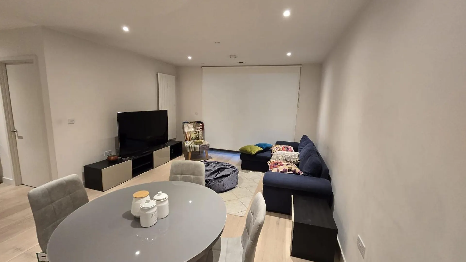 Apartment Luxe 2 Bedroom And Sofa Bed - Up To 6 Guests London
